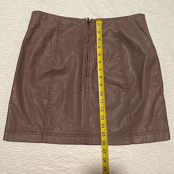 Modern Femme Mauve Vegan Suede Mini Skirt Size 8 - Picture 4 of 8